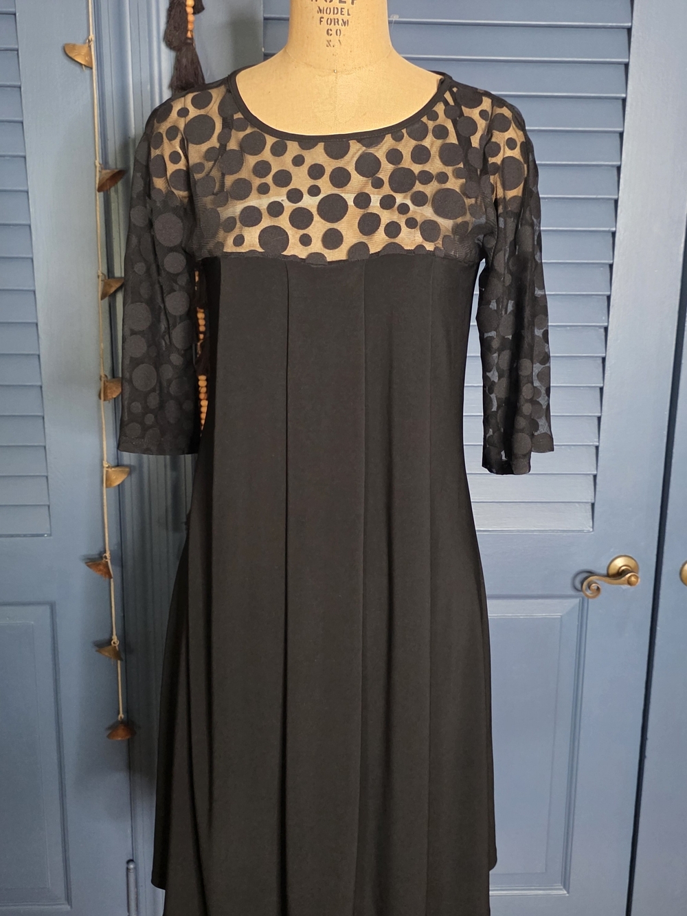 NEW boutique favé Black Illusion Neckline Polka Dot Swing Dress 10